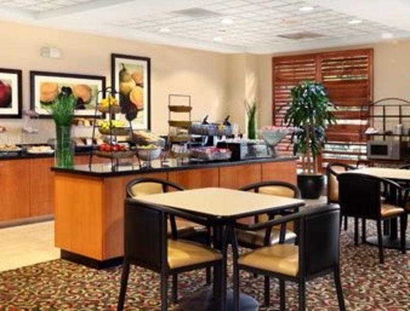 Spark By Hilton Charlotte Tyvola I-77 Ресторант снимка
